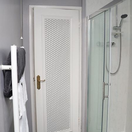 Superb 3 Bedroom Flat In Стаффорд Екстер'єр фото
