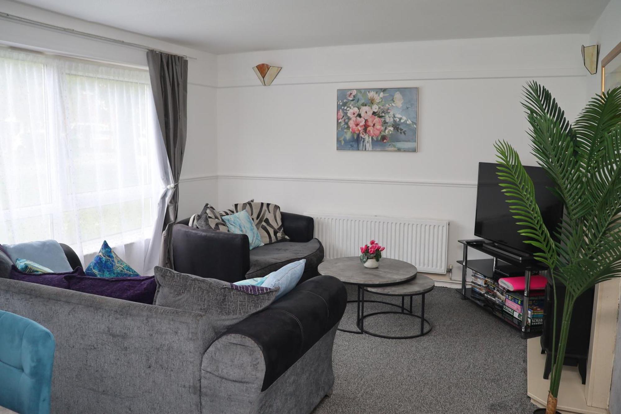 Superb 3 Bedroom Flat In Стаффорд Екстер'єр фото