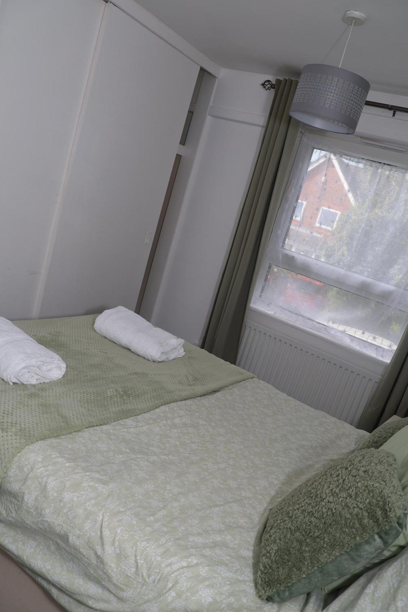 Superb 3 Bedroom Flat In Стаффорд Екстер'єр фото