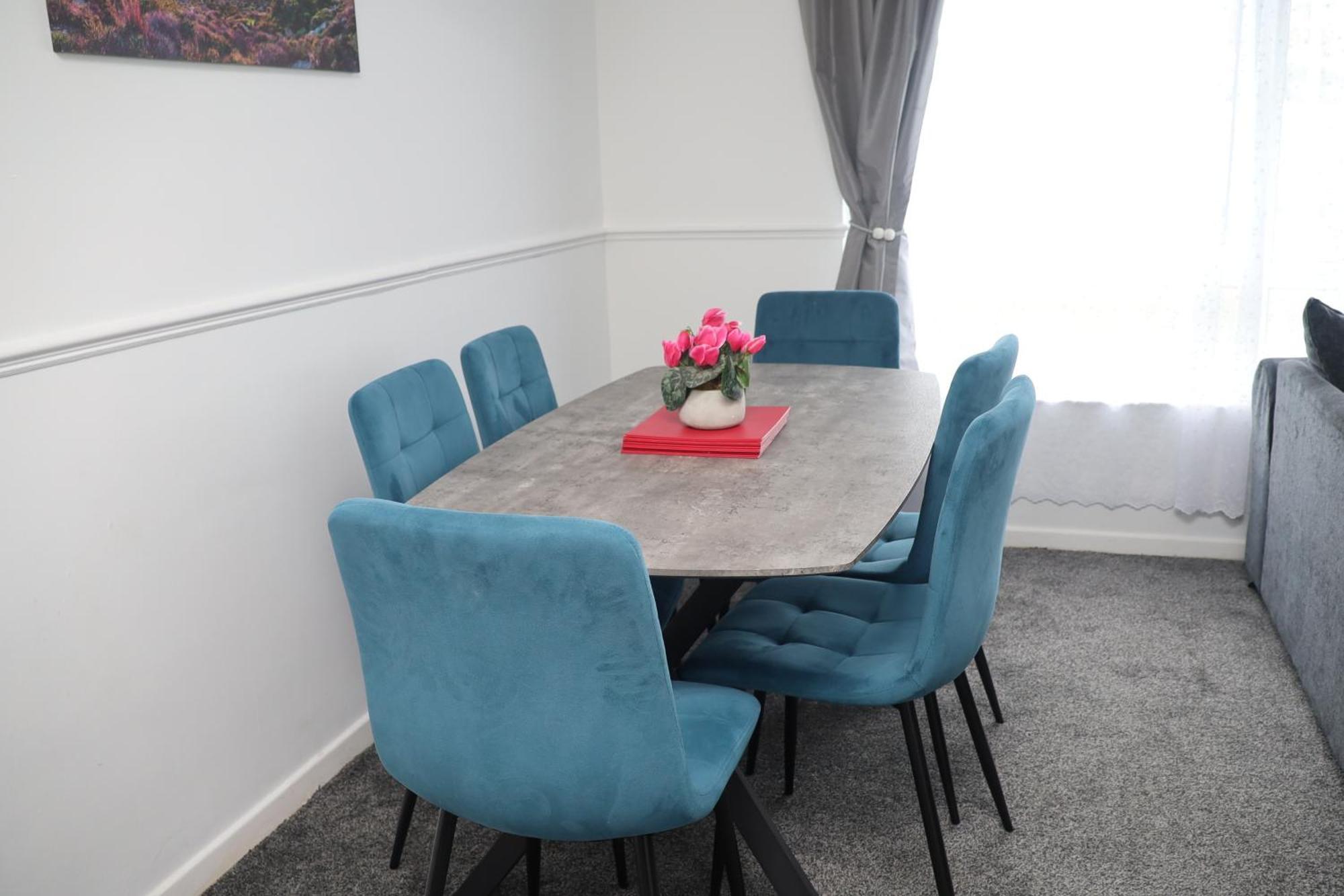 Superb 3 Bedroom Flat In Стаффорд Екстер'єр фото
